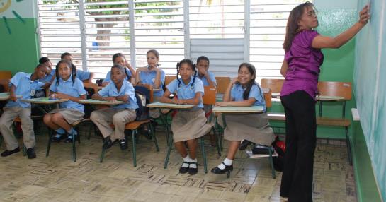 Docentes recibirán en septiembre el aumento salarial del 10% pendiente