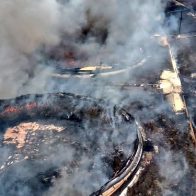 Controlan el grave incendio industrial de Cuba, aunque persisten los riesgos