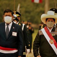 El ministro de Defensa de Perú presenta su renuncia a Pedro Castillo