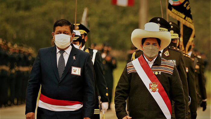 El ministro de Defensa de Perú presenta su renuncia a Pedro Castillo