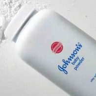 Suspenden en todo el mundo venta de polvos de talco Johnson & Johnson