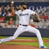 Dominicano Sandy Alcántara, favorito para ganar como mejor picher, según encuesta de MLB