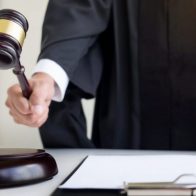 Cinco y tres años de prisión suspendida para hombres por tráfico de drogas
