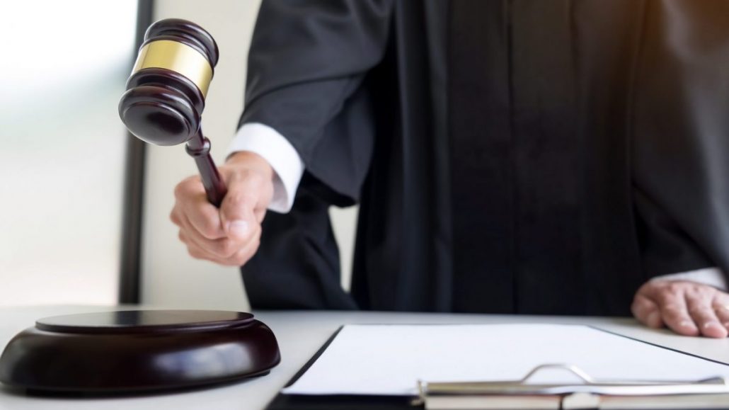 Cinco y tres años de prisión suspendida para hombres por tráfico de drogas