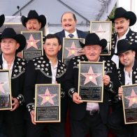 Los Huracanes del Norte desvelan estrella en el Paseo de la Fama de Hollywood