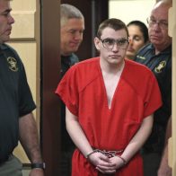 Autor de la matanza de Parkland sufrió daño fetal por alcohol, afirma defensa