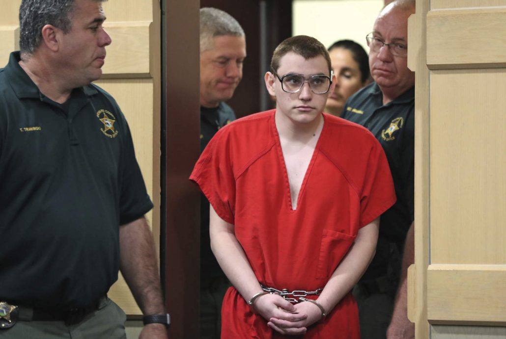 Autor de la matanza de Parkland sufrió daño fetal por alcohol, afirma defensa