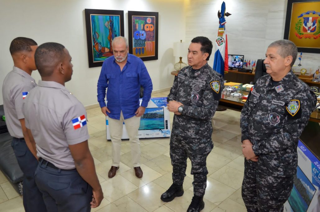 PN reconoce cabos que no aceptaron soborno en Santiago