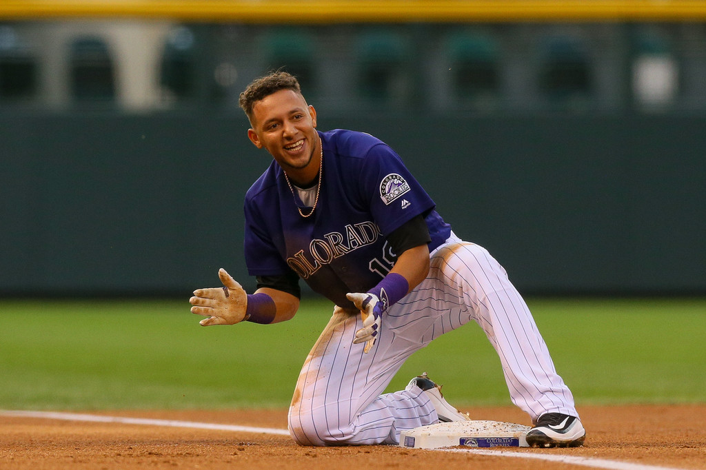 Willy Adames sale del hospital tras pelotazo que lo obligó abandonar partido