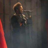 The Weeknd durante su concierto del pasado sábado en Los Ángeles. MARIO ANZUONI (REUTERS)
