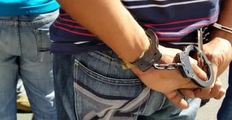 Extraditan desde Argentina a dos dominicanos buscados por homicidio