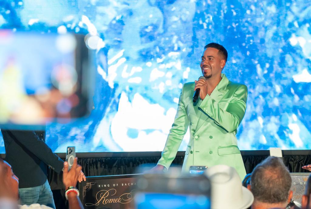 "Fórmula Vol.3" de Romeo Santos debuta con dos números uno en listas