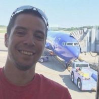 Detienen hombre que amenazó chocar avión contra un Walmart en EEUU