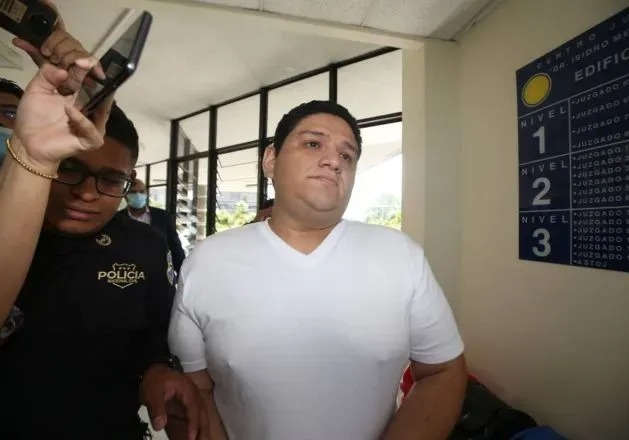 Procesan a tuitero por "desacato" contra Bukele en El Salvador