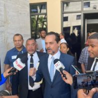 Senador demanda a Energía y Minas por no entregar contratos de empresas que extraen oro