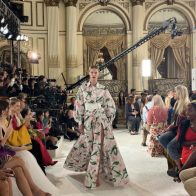 Carolina Herrera presenta nueva colección en jardín secreto en Nueva York