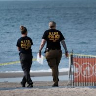 Acusan una madre de ahogar 3 hijos en una playa de Nueva York
