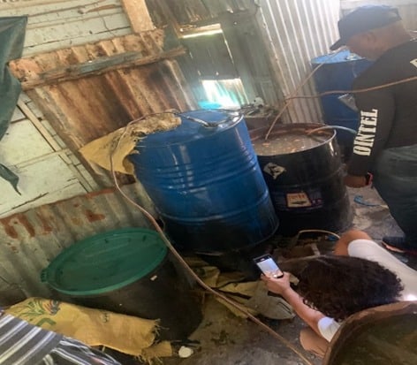 Autoridades desmantelan laboratorio clandestino de preparar “clerén”