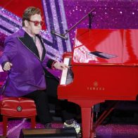 Elton John pasa por la Casa Blanca en su gira de despedida