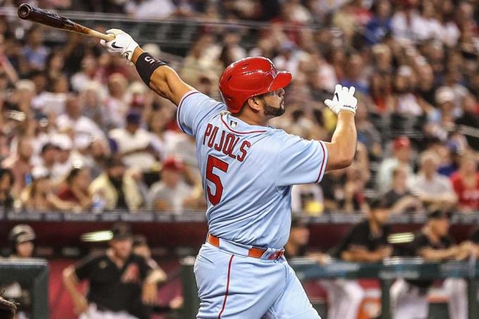 Albert Pujols dispara su vuelacercas 695