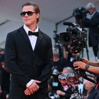 Brad Pitt exhibe en Finlandia su faceta de escultor con su primera exposición