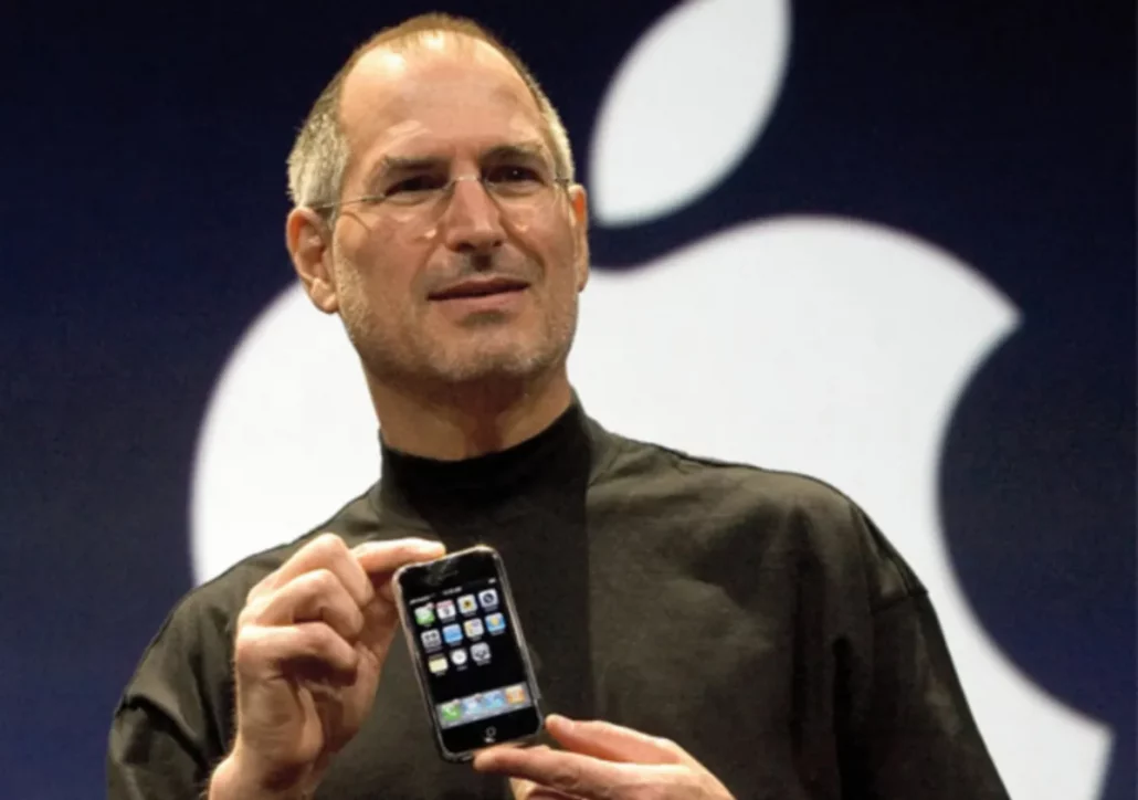 Hija del creador de Apple se burla del nuevo iPhone 14 en redes sociales
