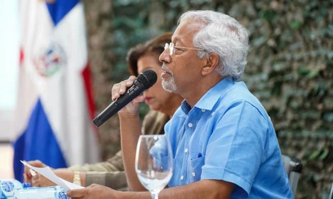 Educación desmiente que el ministro echara a diputados de su oficina