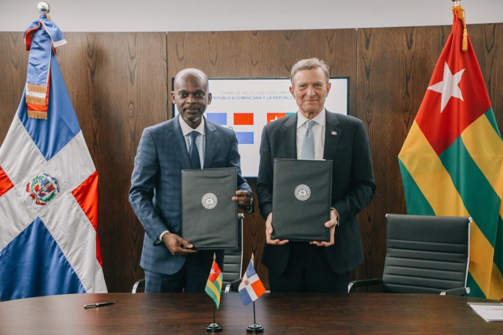 RD establece relaciones con cuatro países de África y Kazajistán