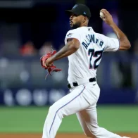 El lanzador Sandy Alcántara es el ganador del Premio Juan Marichal