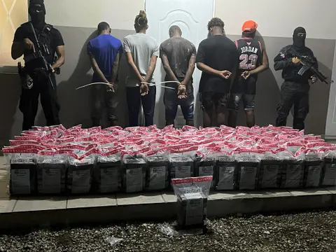 Autoridades se incautan de 677 paquetes de cocaína en Barahona