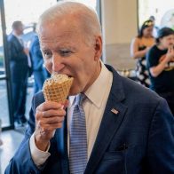 Biden dice que la economía de EEUU es "fuerte como el infierno"