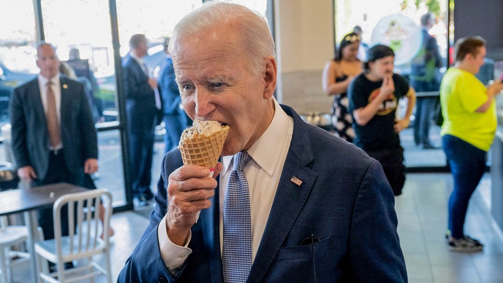 Biden dice que la economía de EEUU es "fuerte como el infierno"