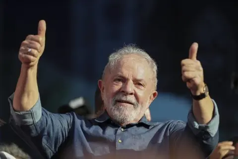 Últimos sondeos muestran a Lula con más de la mitad de los votos en Brasil