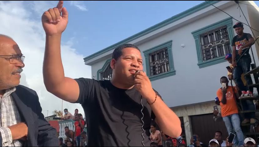 ¡Se armó el juidero! Mantequilla cierra local 3.14 Inversiones; alega desorden de la gente