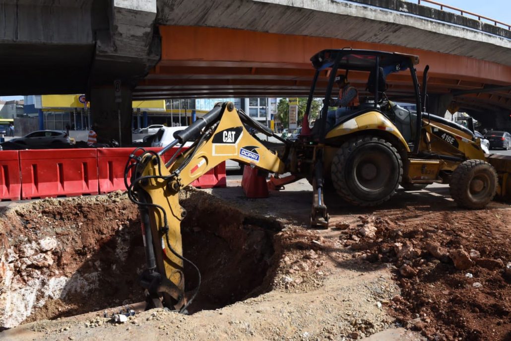 Cierran carriles en avenida 27 de febrero con Leopoldo Navarro por trabajos de la CAASD
