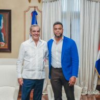 Presidente Abinader recibe en el Palacio Nacional al pelotero Nelson Cruz