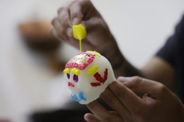 Durante cinco generaciones, la familia Quintana ha fabricado calaveritas de azúcar en México 7 | Noticias de hoy en República Dominicana rss efe47e31875f2bd1cadd71512645cf6f2f353623e84w | Noticias de hoy en De Último Minuto