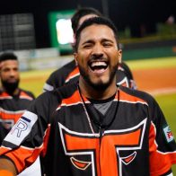 Wendell Rijo le pega como un “toro” a la pelota en béisbol dominicano