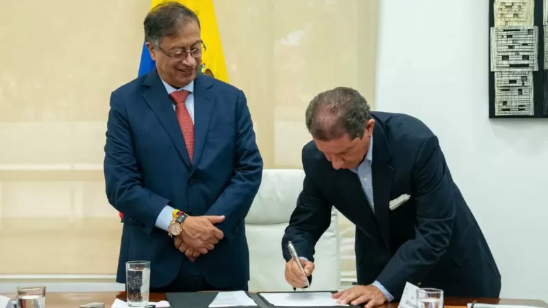 El inesperado acercamiento de Gustavo Petro a la derecha más extrema de Colombia