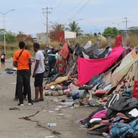 Desalojan a migrantes haitianos de campamento en frontera norte de México
