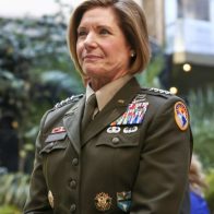 Jefa de Comando Sur y ministro de Defensa abordan cooperación
