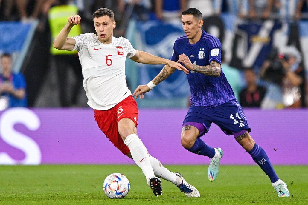 Argentina vence a Polonia y clasifica a octavos de final como primera de grupo