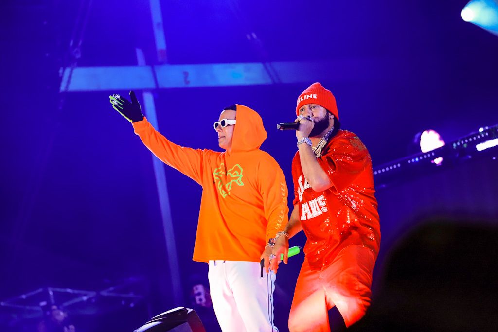 Daddy Yankee en el Estadio Olímpico junto a El Alfa