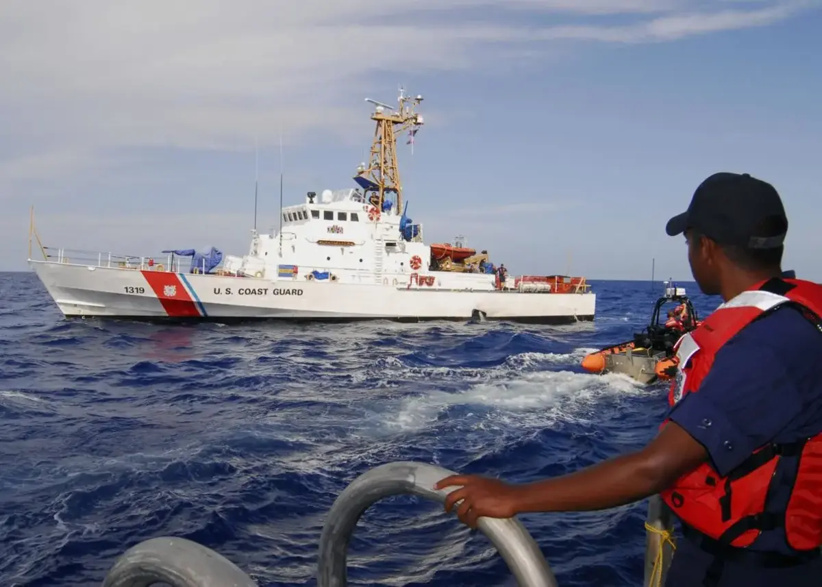 Guardia CosterarRepatrían a 189 dominicanos interceptados en Puerto Rico