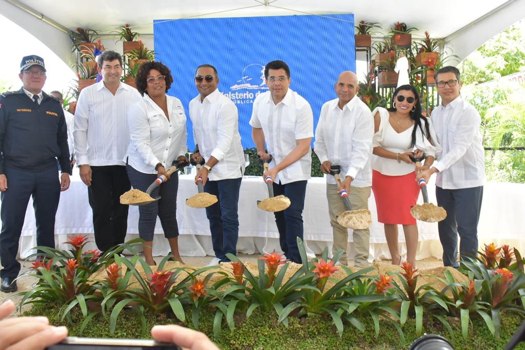MITUR inicia reconstrucción vía de acceso a la Playa Macao, en Verón, Punta Cana