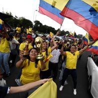 Ecuatorianos celebran su triunfo en el primer partido del Mundial de Qatar 2022