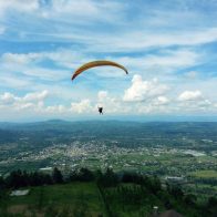 Accidente de parapente deja una persona fallecida y otra herida en Constanza