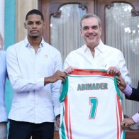 Presidente Abinader recibe al Club Bameso