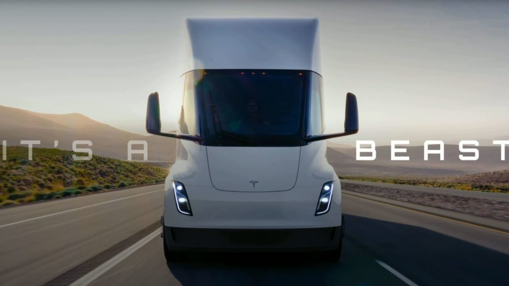 Tesla presenta camión semirremolque: "Un elefante moviéndose como un guepardo"