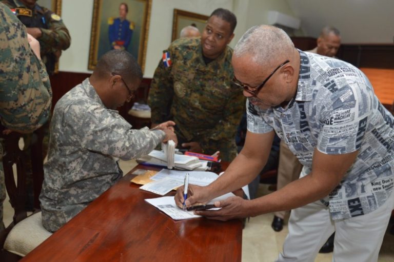 Inician pago de viáticos a militares dominicanos que participaron en la guerra de Irak en 2003 7 | Noticias de hoy en República Dominicana f04e11d3 6cf1 4c73 82e9 6cc9377cf2b7 | Noticias de hoy en De Último Minuto